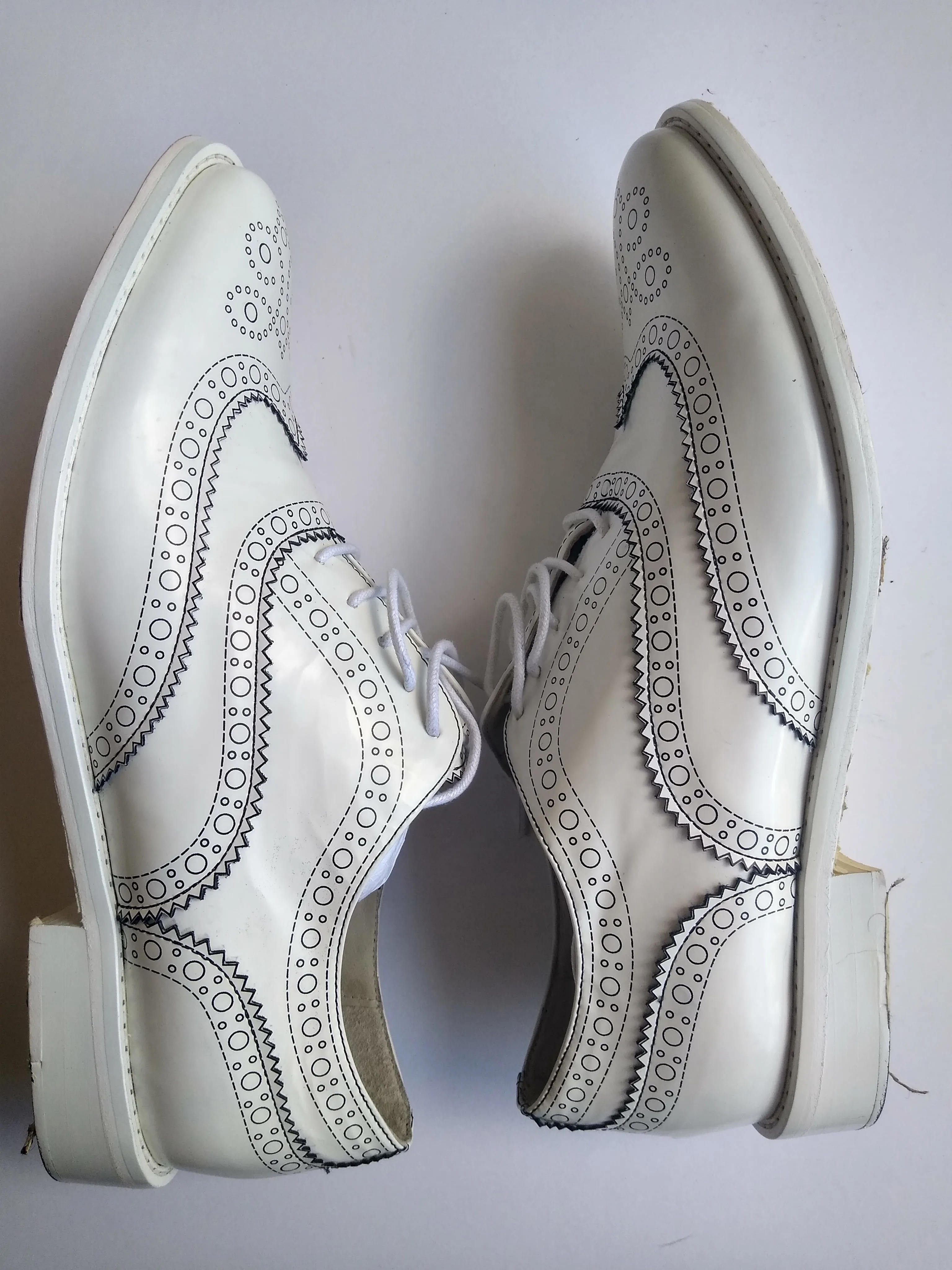 Ladies 11 Gents 10 US | 9 UK | 43 EU Black Outline White Brogue Shoes (SAMP3)